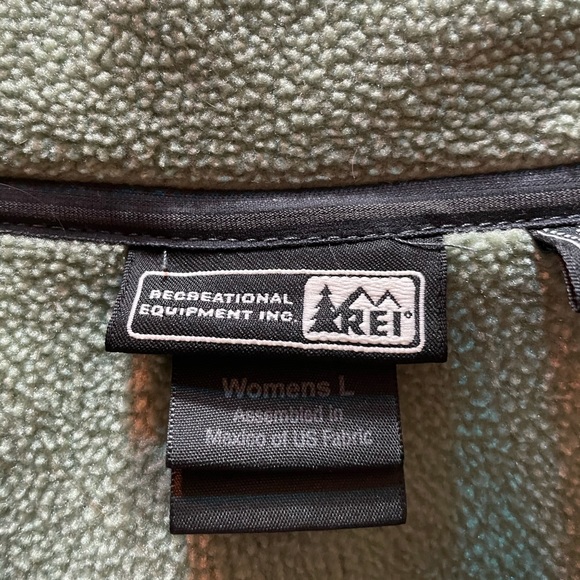 Large Fleece REI Jacket - Picture 2 of 7